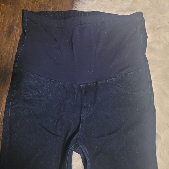 Uniqlo maternity jeans - Picture 2 of 3